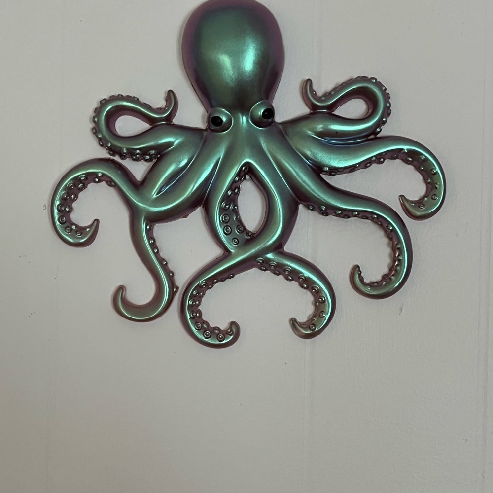 Handmade Resin Octopus Wall Decor 8.46”x 9.44” - Picture 6 of 8